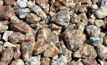 Lithium ore sorter distinguishing spodumene and gangue rocks